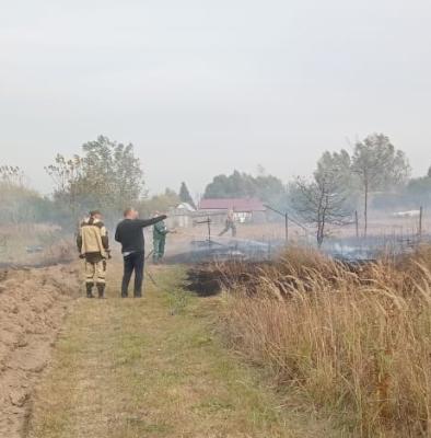 В Спасском районе жители помогли отстоять два села от огня